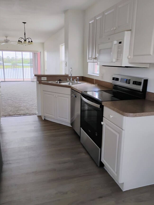 Foto del edificio - Annual Unfurnished Rental – 3 Bed, 2 Bath ...