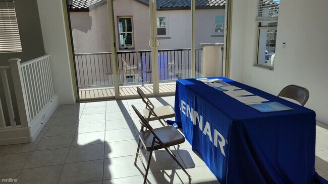 Building Photo - 3 br, 2 bath Townhome - 9837 East Gamma Av...