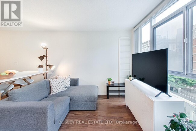 Building Photo - 96 St Patrick St