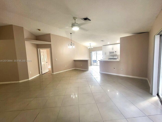 Foto del edificio - 13524 NW 5th Ct