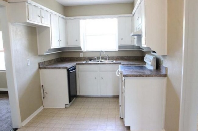 Foto del edificio - 6000 Lindy Ln