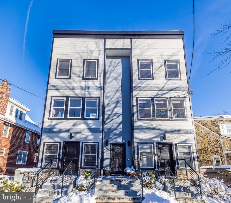 Foto principal - 3205 7th St NE