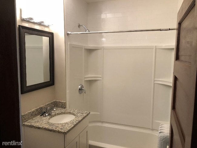 Building Photo - 3 br, 1 bath Apartment - 71 Broadway 3 Unit 3