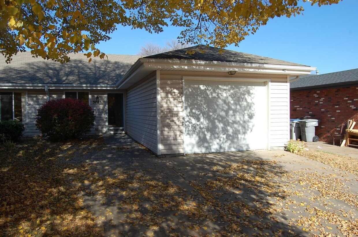 Foto principal - 3724 Clover Cir