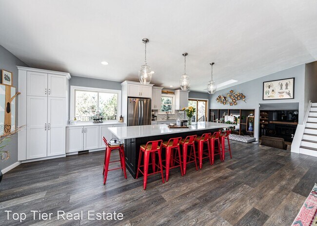 Building Photo - 4 br, 3.5 bath House - 1060 Golden Hills Road