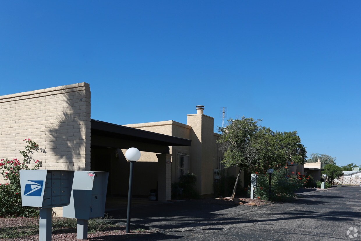 Building Photo - 1151-1171 N Sonoita Ave