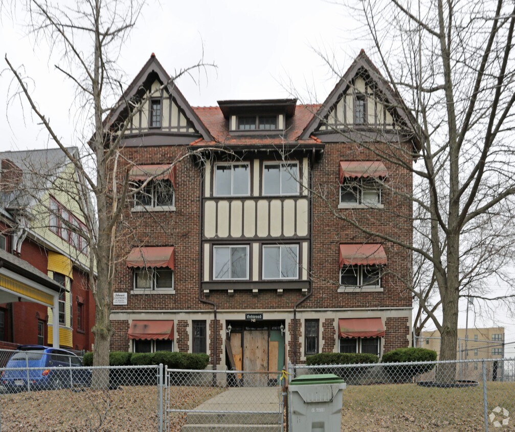 Building Photo - Oakwood Apartments
