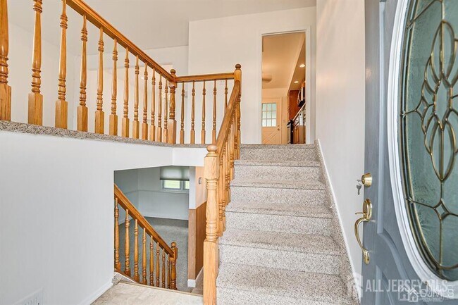 Building Photo - 559 Wood Ave