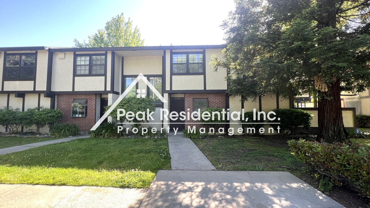 Foto principal - Spacious Folsom 2bd/2ba Townhouse!