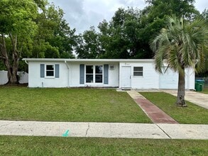 Building Photo - 831 Rockhill St