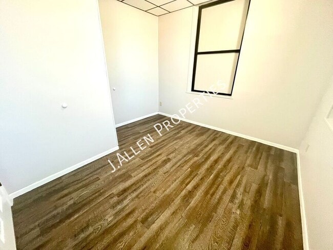 Building Photo - 313 N 12th St