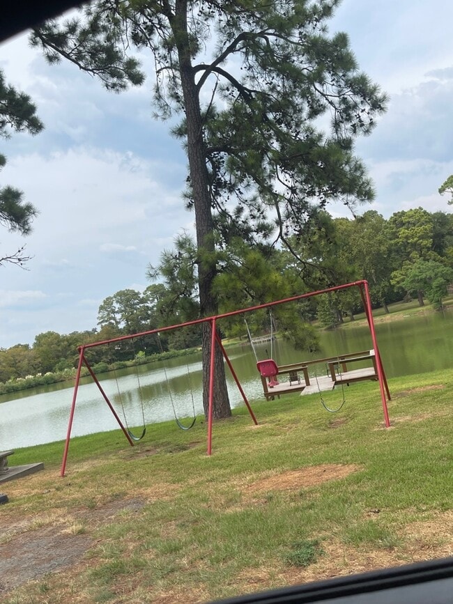 Building Photo - 1572 E Pine Lake Cir