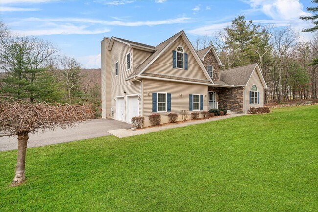 Building Photo - 22 Apple Hill Dr