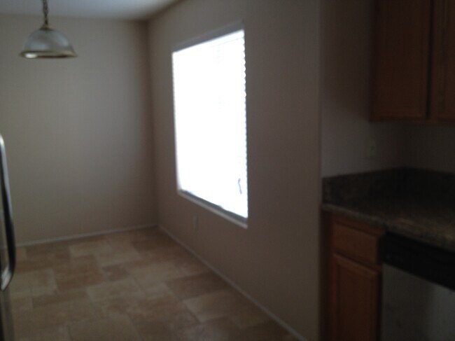 Dining - 10288 Wateridge Cir