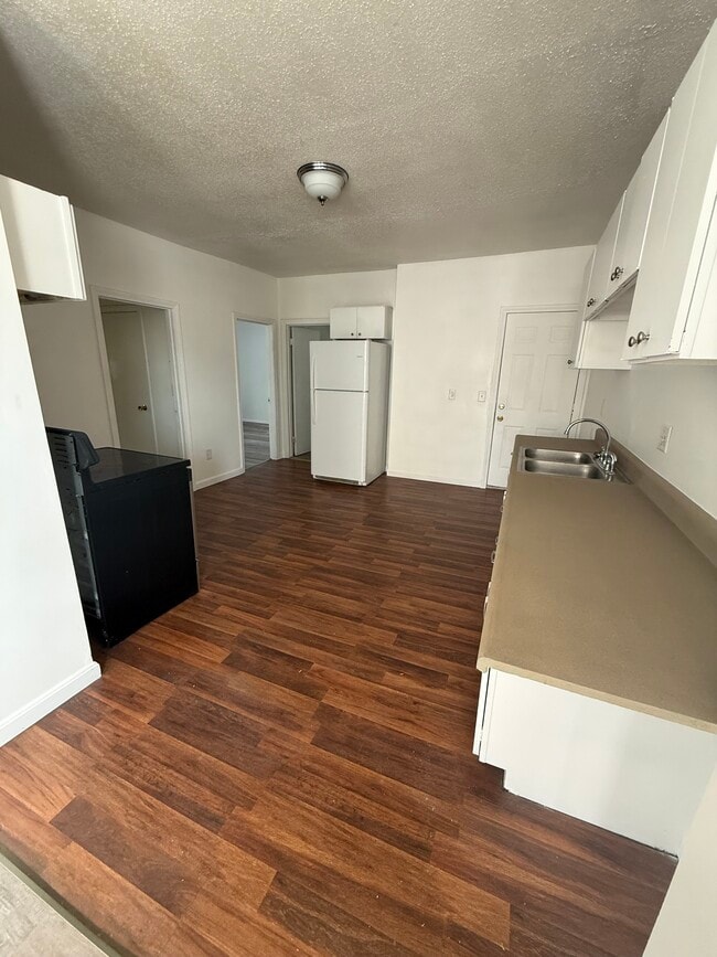Kitchen - 149 2nd Ave