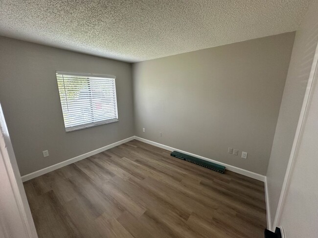 Building Photo - Charming 1/2 duplex in the heart of Orlando