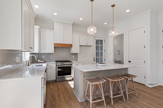 Building Photo - FOR RENT in SUGAR MILL POND!