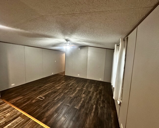 Building Photo - 18325 Miller Ln
