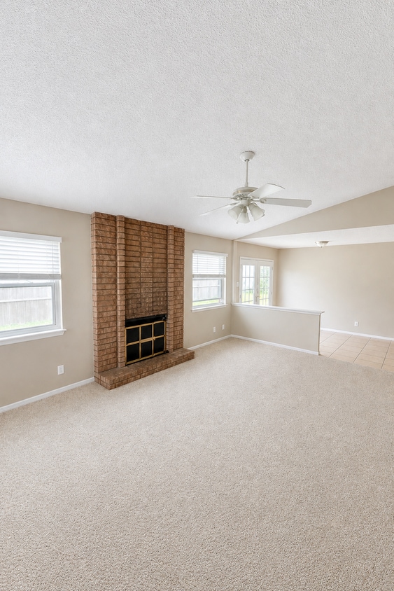 Building Photo - AVAILABLE END OF JUNE! 3 Bed 1 Bath