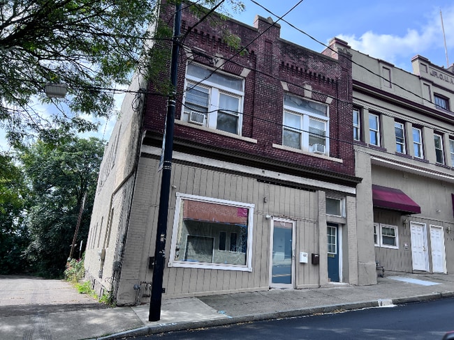 Foto del edificio - 135 W Market St