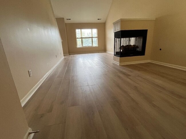 Building Photo - 3202 Camden Dr