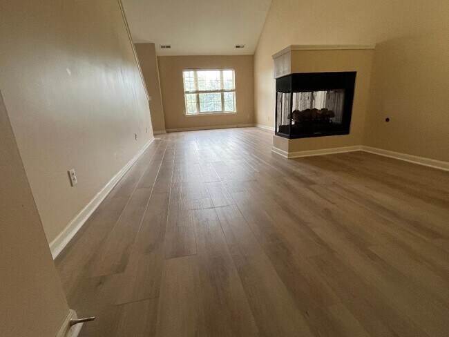 Foto del edificio - 3202 Camden Dr