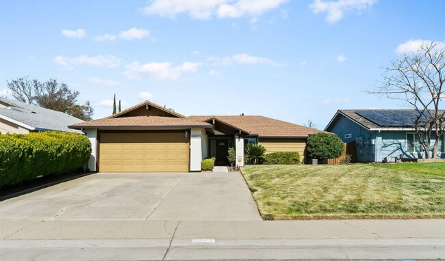 Building Photo - 9517 Helio Dr
