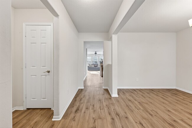 Foto del edificio - 5055 Juniper Spring Trail