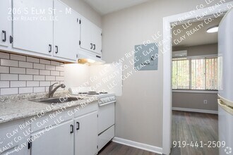 Building Photo - 206 S Elm St
