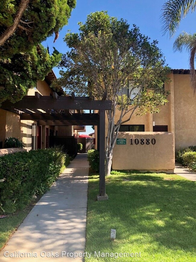 Building Photo - 10855-10880 Del Norte St