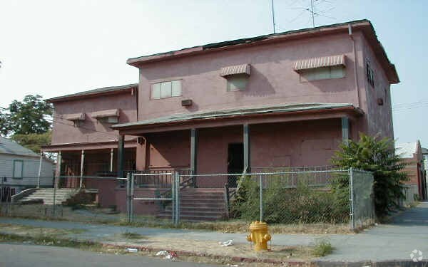 Primary Photo - 345 S American St