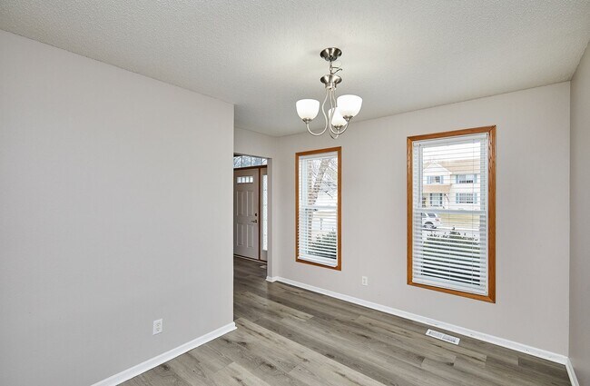 Building Photo - PRIVATE BACKYARD!! 4 Bed, 2.5 Bath in Ankeny