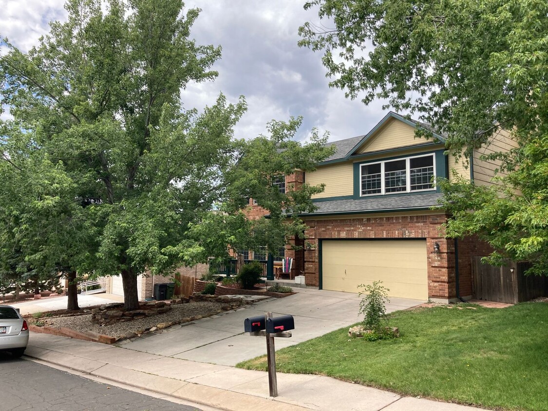 Foto principal - Northwest two story home with finished bas...