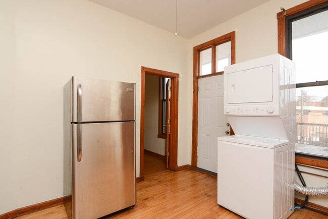Foto del edificio - 2827 N Milwaukee Ave