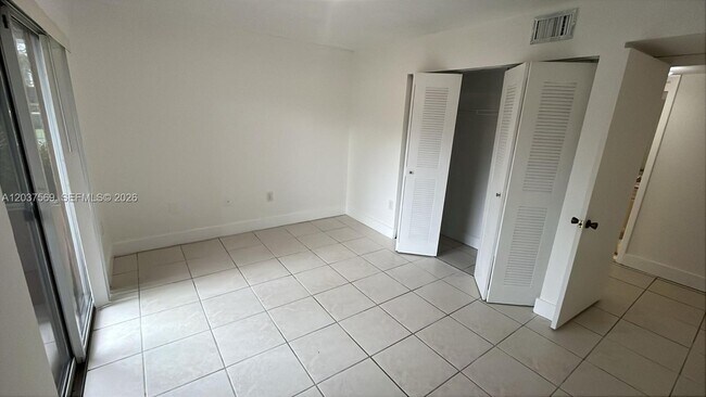 Foto del edificio - 4800 NW 102nd Ave