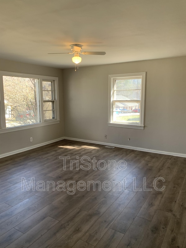 Photo - 317 Morris St House