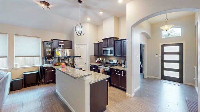 Foto del edificio - 14735 Garner Falls Trl