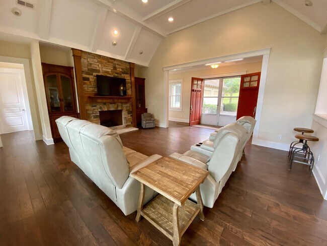 Building Photo - 65 Orvis Stone Cir