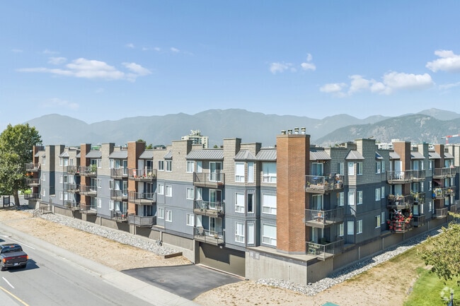 Building Photo - Lakeside Court