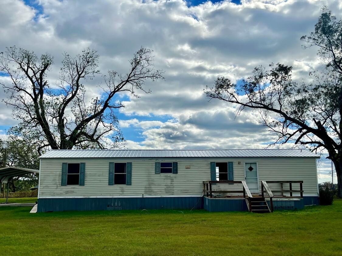 Foto principal - 2 Bedroom, 2 bath Manufactured Home in Suw...