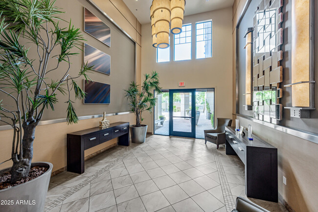 Building Photo - 7291 N Scottsdale Rd