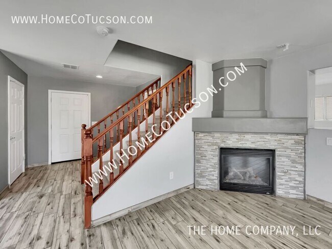 Building Photo - 1034 W Camino Hombre Viejo