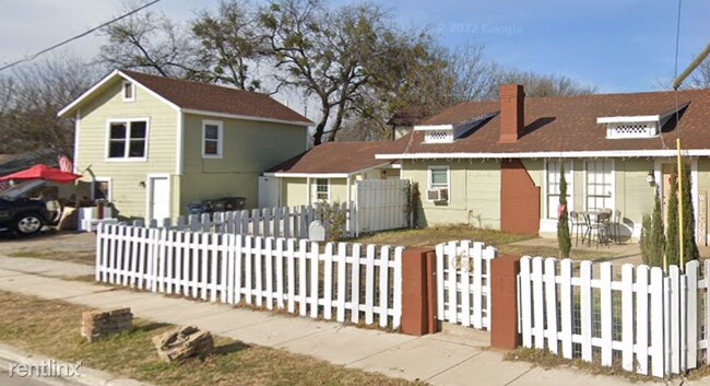 Foto del edificio - 1 br, 1 bath Triplex - 1907 Belmont Avenue