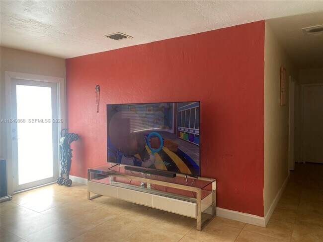 Foto del edificio - 10440 NW 28th Ct