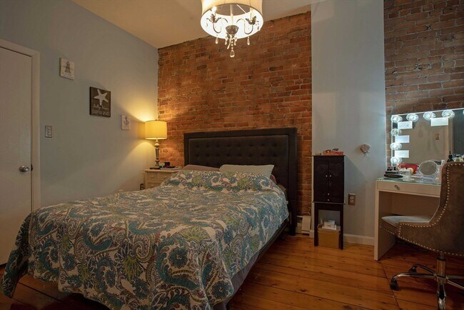 Building Photo - 54 Beacon St