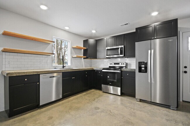 Building Photo - 206 3rd Ave