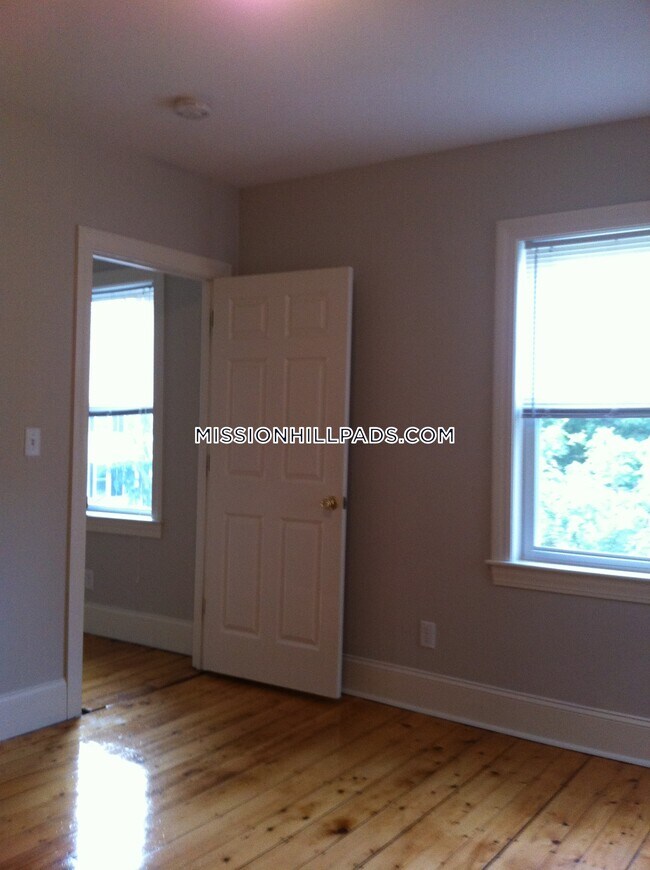 Foto del edificio - 1594 Tremont St