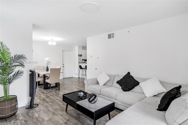 Foto del edificio - 2113 Renaissance Blvd