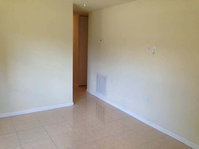 Foto del edificio - 1013 Dumbarton Rd