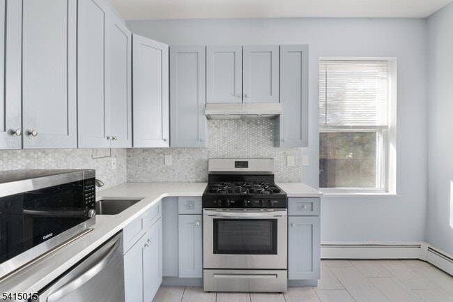 Building Photo - 150 E Main St